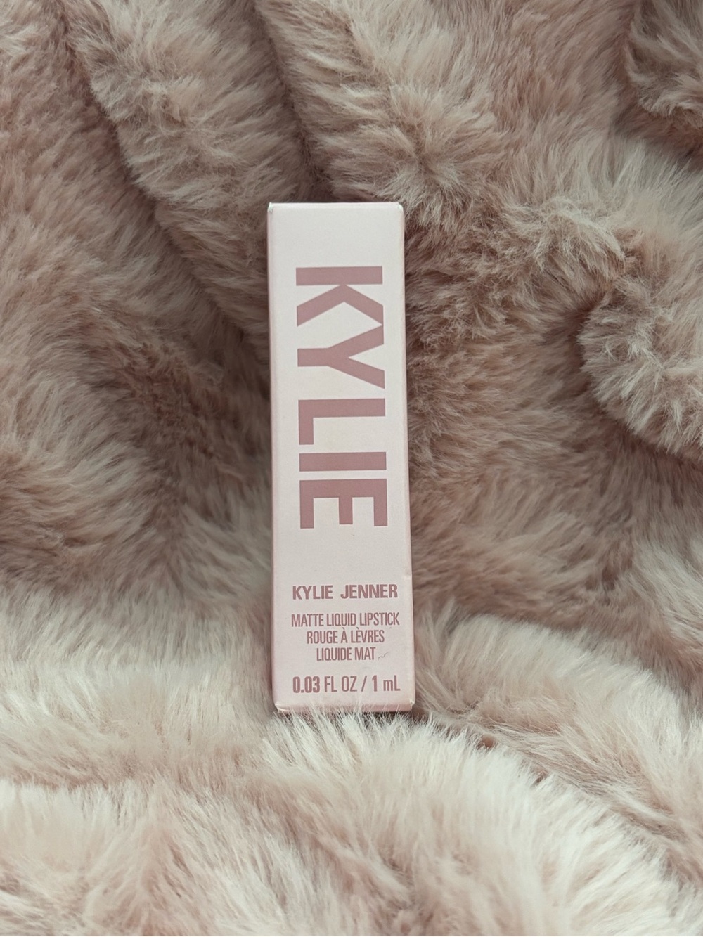 Kylie Matte Liquid Lipstick - shade 402 Mary Jo (red)